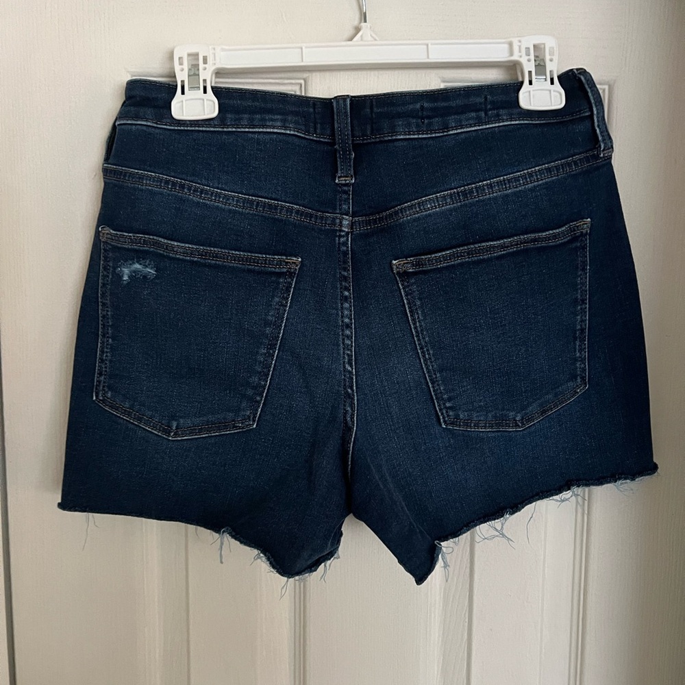 Universal Thread Size 8 Distressed Denim High Rise Midi Women's Shorts - Picture 2 of 6